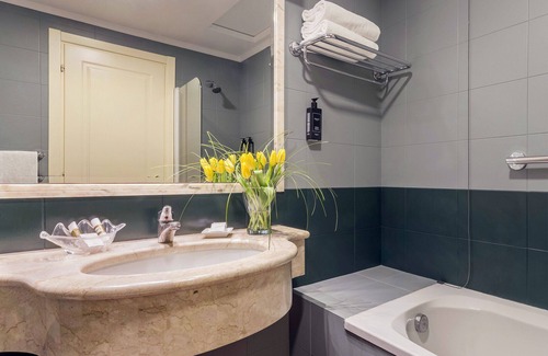 Grottasanta Hotel | Grand Hotel Villa Politi