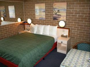 Queanbeyan East Hotel | Grand Manor Motor Inn