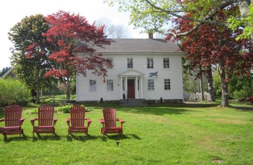 Granville Ferry Bed & Breakfast | Grand Oak Manor Bed and Breakfast