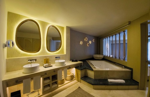 Punta Cancun Resort | Grand Park Royal Cancun - All Inclusive