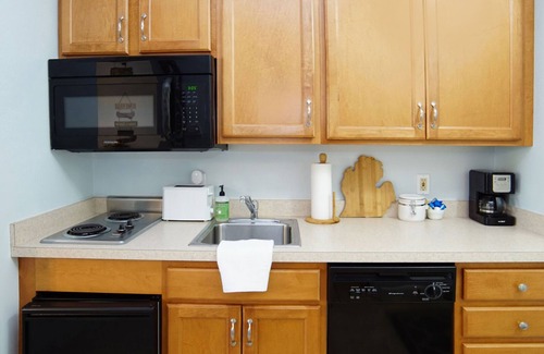 Acme Condo | 🏖️ Grand Traverse Bay Waterfront Condo Beach, Sunsets, Park + More