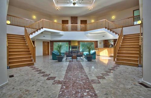 Halton Regional Municipality Villa | Grand Villa Estate