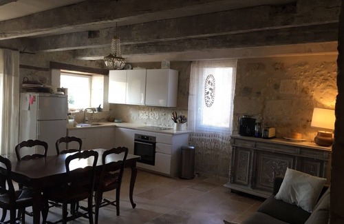 Saint-Antoine-Cumond Bed & Breakfast | Grande Chambre Avec Sanitaires Privés et Accès Extérieur Direct
