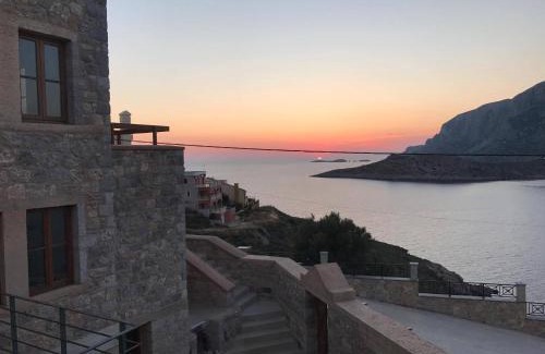 Kamari House | Grande Grotta House