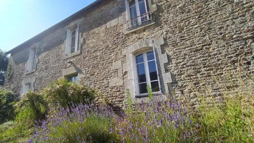 Rosporden House | Grande maison 20 min plage, 14 personnes, 5 SDB, literie grand confort