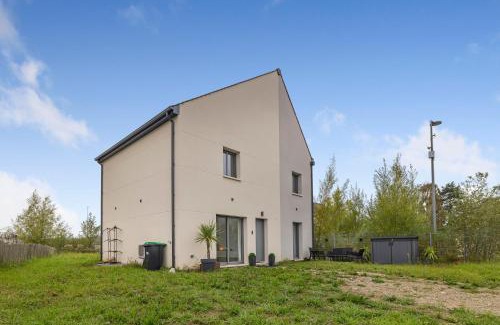 Bruyeres-le-Chatel Villa | Grande maison familiale avec jardin, proche Paris & Orly