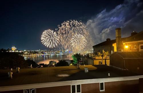 Desjardins Apartment | Grandiose Traverse au Chateau