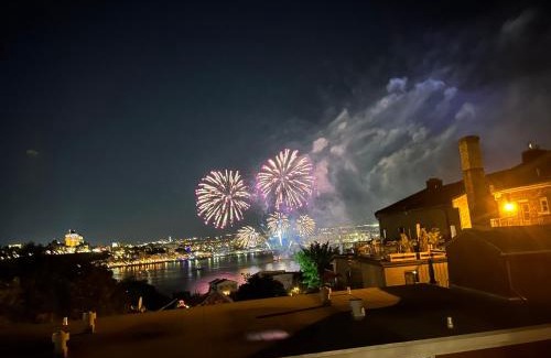 Desjardins Apartment | Grandiose Traverse au Chateau