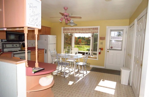 Lot 16 Cottage | Grandview Beach Cottage, 3 brm , 2 baths, 10Km from S'side, Kayaks.