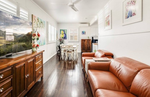 Harristown House | Grass Tree Cottage! Just Perfect!