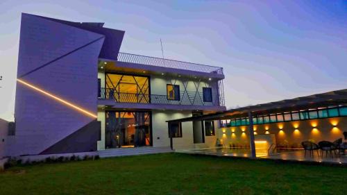 Jaipur District Villa | Grazio Outhouse by The Party Citadel, premium 4bhk villa with pool