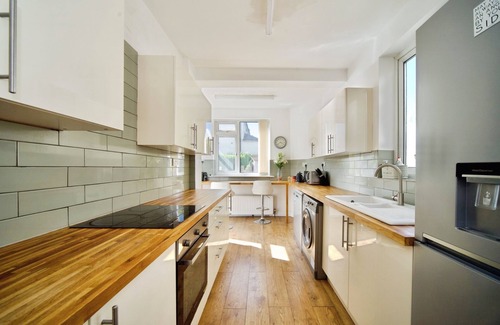 High Barnet House | Great Deal Beautiful 3 Bedroom House London