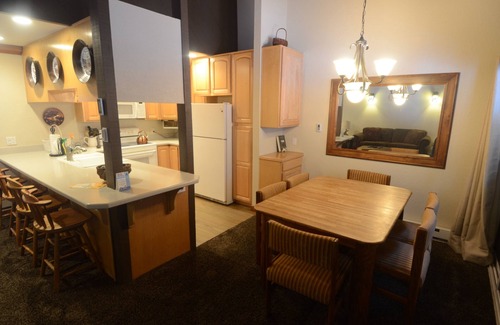 Mammoth Lakes Condo | Great Deal On 4 Star Luxury Large & Cozy Condo At Value Prices - Sleeps Up To 10