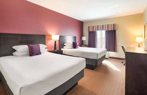 Saint Landry Hotel | Great Deals at Knights Inn Bunkie! 4 Units, Pool, Free Breakfast, Free Parking!