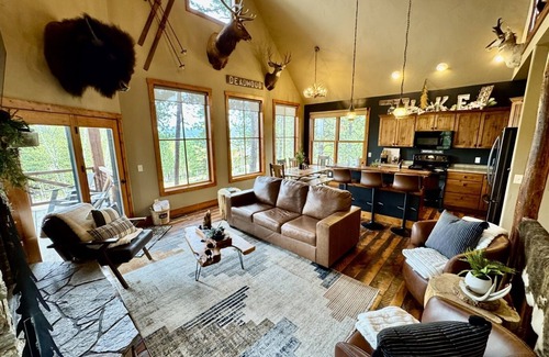 Deadwood Cabin | Great Escape - Cozy Cabin with Access to Pool