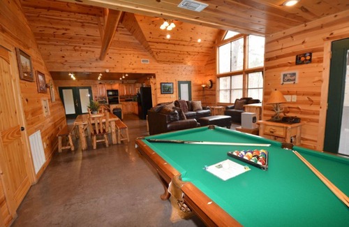 Broken Bow Cabin | Great for large groups - Convenient to all activities in Hochatown/Broken Bow!