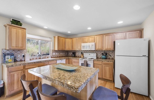 Oceanside House | Great Hot Tub, Ping Pong Table and Ocean views