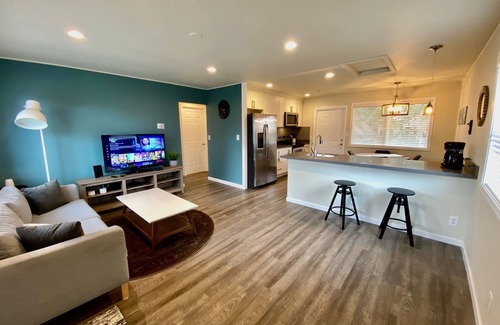 Renton House | Great location 2bedroom/1bath with 200Mbps WiFi, Easy Deliveries