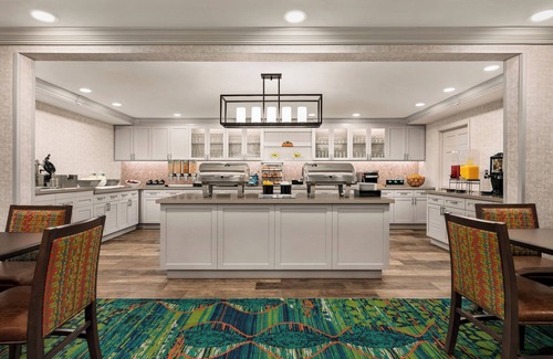 Villas Apartment | Great Location! Outdoor Pool, Minutes to Bell Tower Shops and Fish Tale Marina!