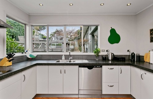 Waipahihi House | Great location,Thermal plunge pool, Free WIFI