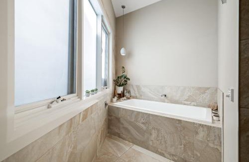 Lorne House | Great Ocean Road Sunrises