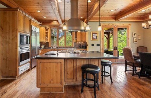 Cle Elum House | Great Value for up to 21 Guests! Game Room | Wifi | Shuffleboard | Ping Pong