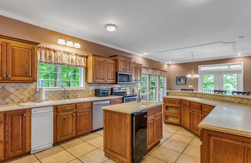 Stoney Point Landing House | Great Views: 5 BR, 4.5 BA House in Double Springs, Sleeps 18