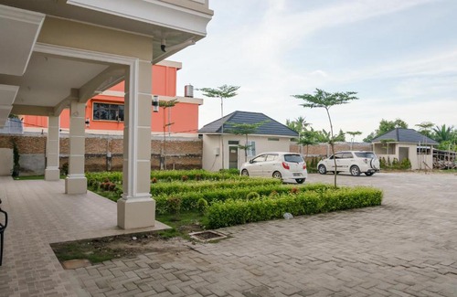 Tebing Tinggi House | Green Forest Hotel