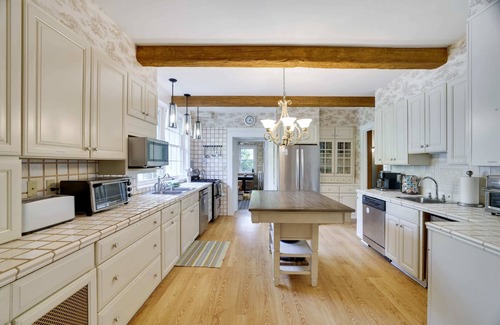 Cresco House | Green Gables Estate -Retreat & Events (sleeps 34)