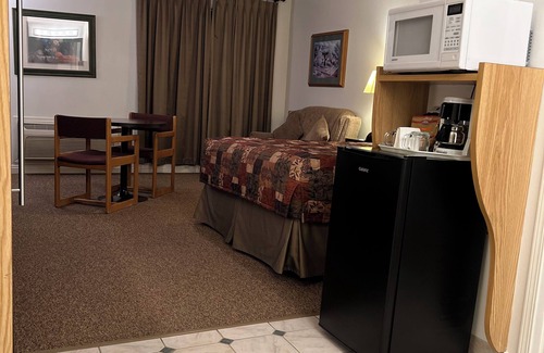 Whitecourt Hotel | Green Gables Inn
