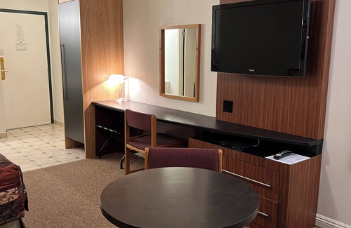 Whitecourt Hotel | Green Gables Inn