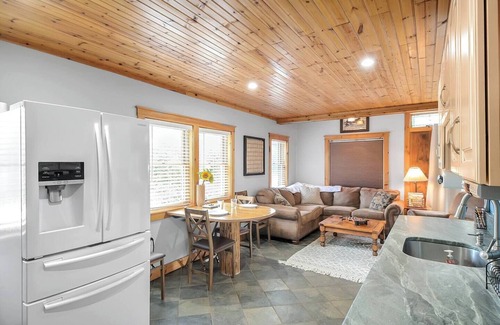 Mount Holly House | Green Mtn Haven Dog Friendly Hot Tub Okemo