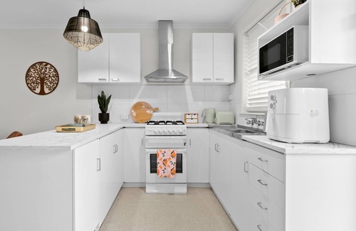 Newtown Apartment | Green Nook by the River & Geelong CBD