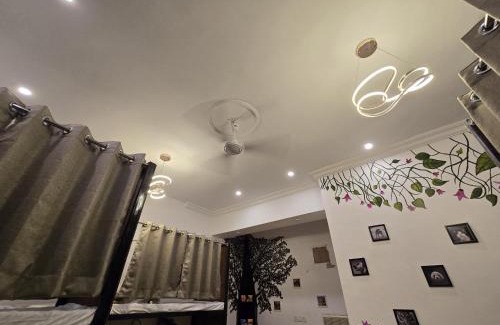 Hazratganj Hostel | Green Olive