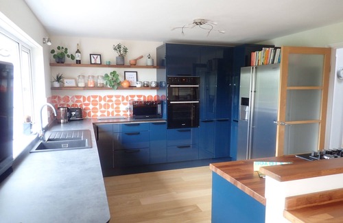 Croyde House | Green Rooms, Spacious House, 5 Bedrooms, 4 Bathrooms. Sleeps 11