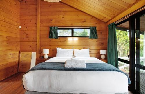 Greenhithe House | Greenhithe Hidden Gem with Sea Views and Parking