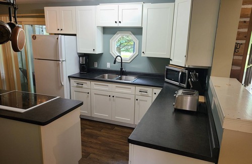 Zurich Cottage | Greenlodge Cottage - Grand Bend, Ontario, Canada