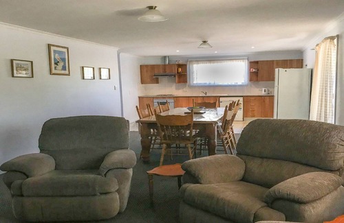 Lake Wangary House | Greenly Sunset is a great budget holiday shack