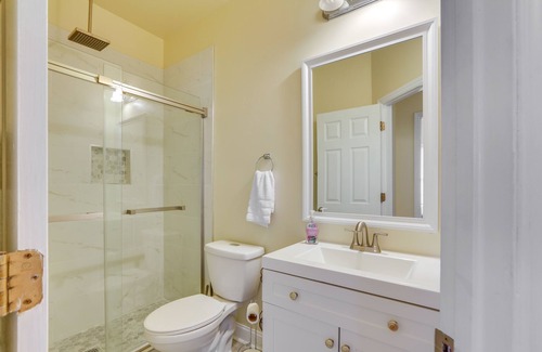Southside House | Greensboro Townhome w/Deck - Walk to Downtown