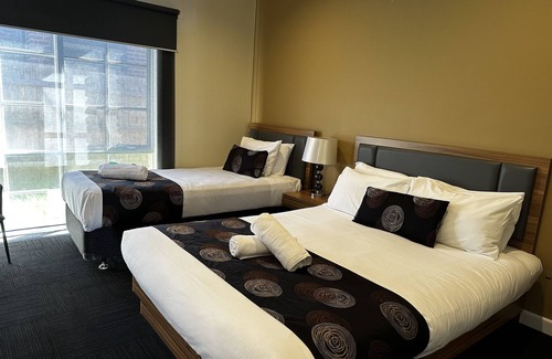 Macleod Hotel | Greensborough Motel