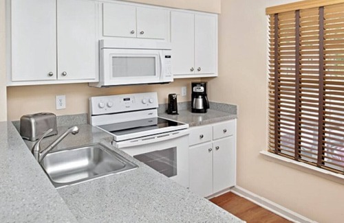 Berkeley Condo | Greensprings 4 bedroom · Spacious, 4 Bedroom Family Suite in Williamsburg!