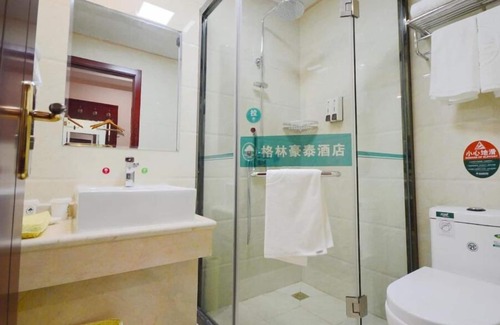 Kunshan Hotel | GreenTree Inn Suzhou Kunshan Bacheng Town Hubin North Road Business Hotel