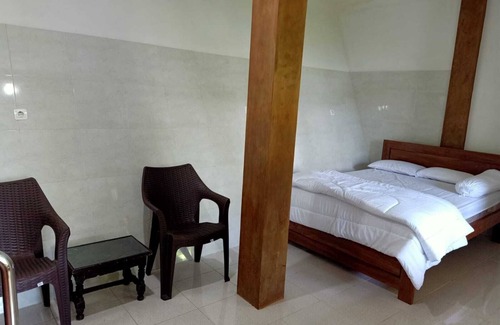Pendowo House | GRIYA SALAMAN HOMESTAY PANTAI WEDIOMBO