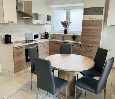 Merzig House | Große 2 Ferienwohnung Gästehaus NEUBAU Merzig 100 m2