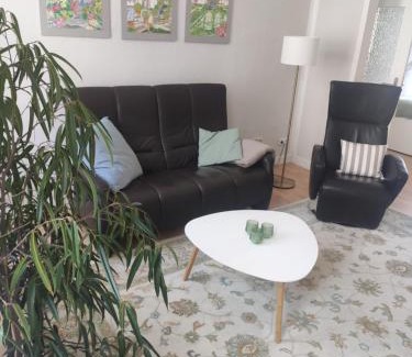 Guestrow Apartment | Große, familienfreundliche Ferienwohnung, ruhig im Zentrum von Güstrow