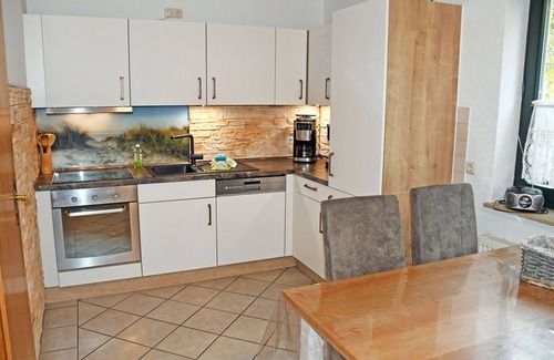 Lancken-Granitz Apartment | Großes Ferienhaus mit Terrasse am Granitzwald - Ferienhaus Familie Hartwig