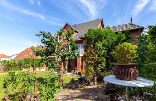 Bergen auf Ruegen Apartment | Großzügige Ferienwohnung im Haus 'Anno 2000'