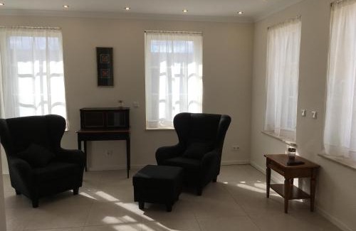 Odenthal Apartment | Großzügiges Appartement -ruhig und doch zentral