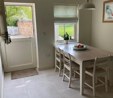 Sheriff Hutton House | Grooms Cottage by Sheriff Hutton Castle near York