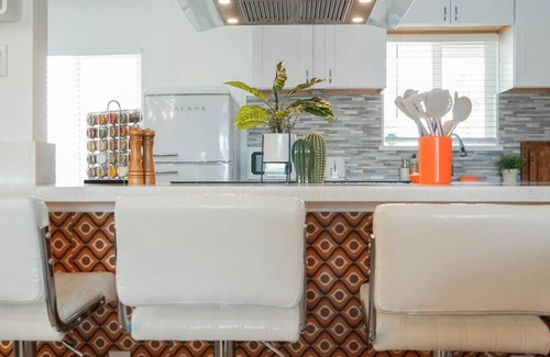 Camelback East House | Groovy Getaway - 70s themed house!